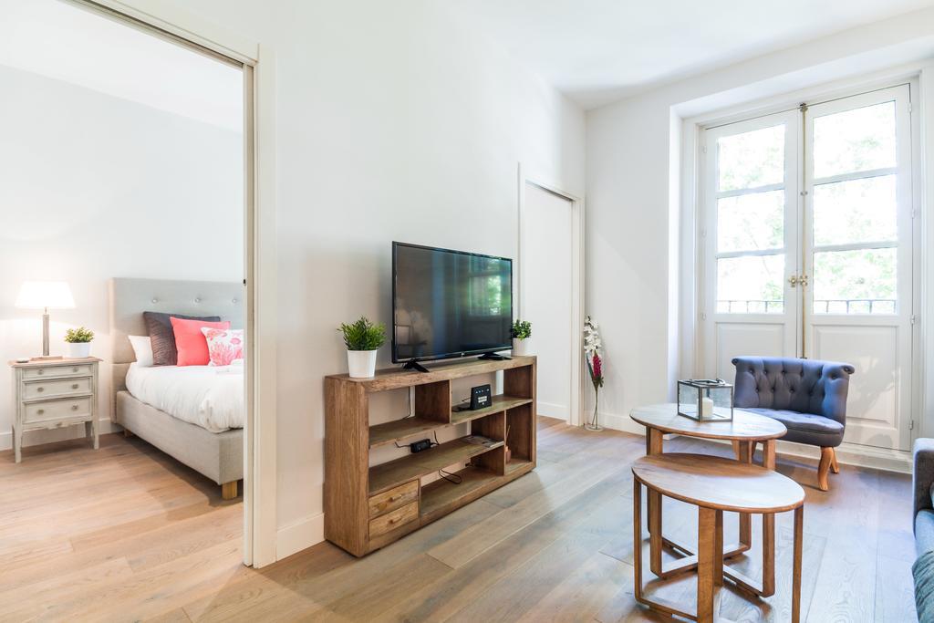 Pyr Select Plaza Santa Ana Apartment มาดริด ภายนอก รูปภาพ