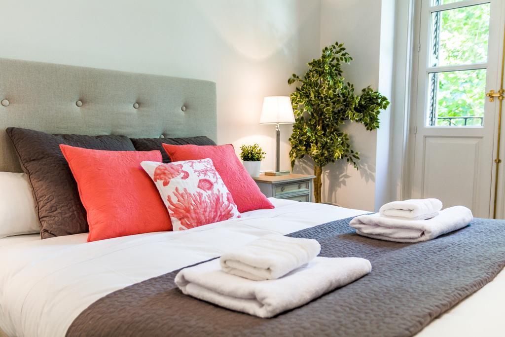 Pyr Select Plaza Santa Ana Apartment มาดริด ภายนอก รูปภาพ